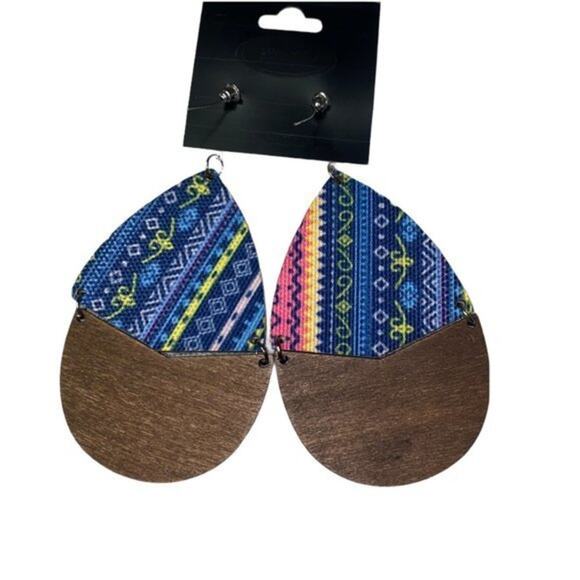 NWT Wooden Fabric Covered Boho Aztec Dangle Earrings Blue Rainbow - Picture 5 of 6
